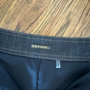Elie Tahari blue jean skirt, never worn.